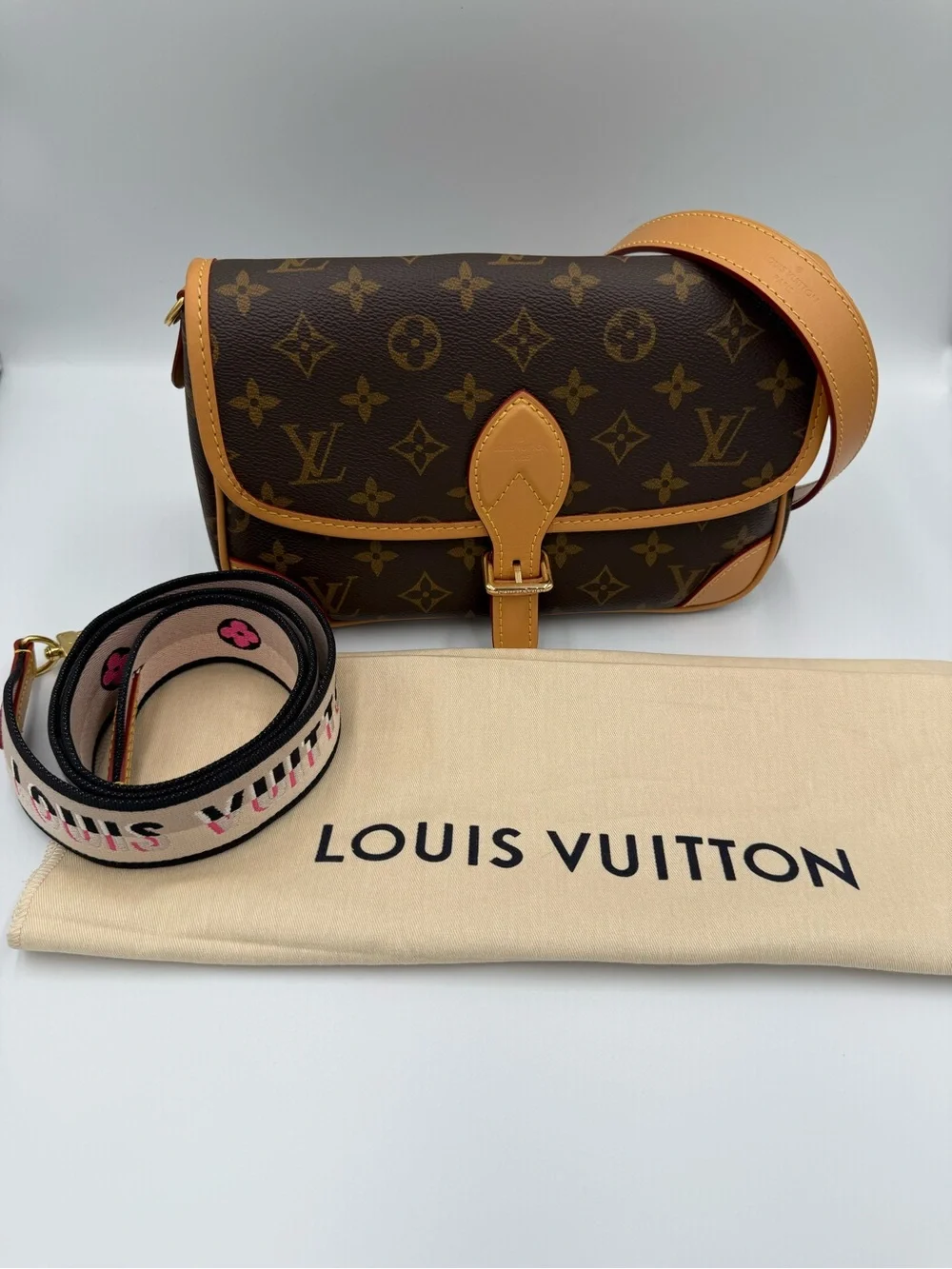 Louis Vuitton Diane Monogram Bag w/Shoulder and Crossbody Straps, Pristine